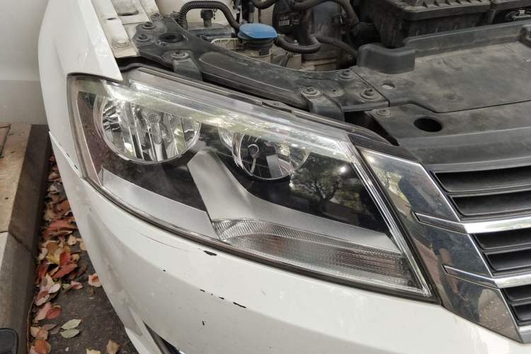 Used Volkswagen Lavida 2013 Restyled Classic 1.6L Manual Comfort Edition Right Front Headlight