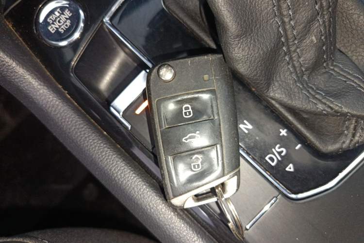 Used Volkswagen Tiguan L 2017 330TSI Automatic Two-Wheel Drive Comfort Edition Vehicle Key