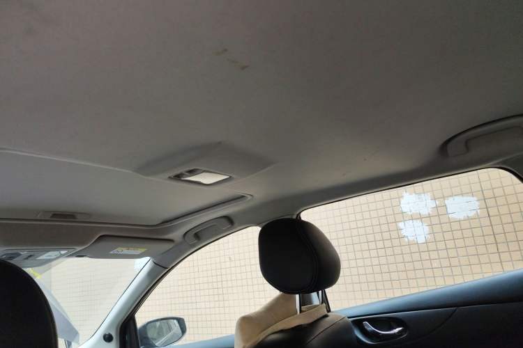 Used Nissan Tiida 2016 1.6L CVT ZhiZun Edition Headliner