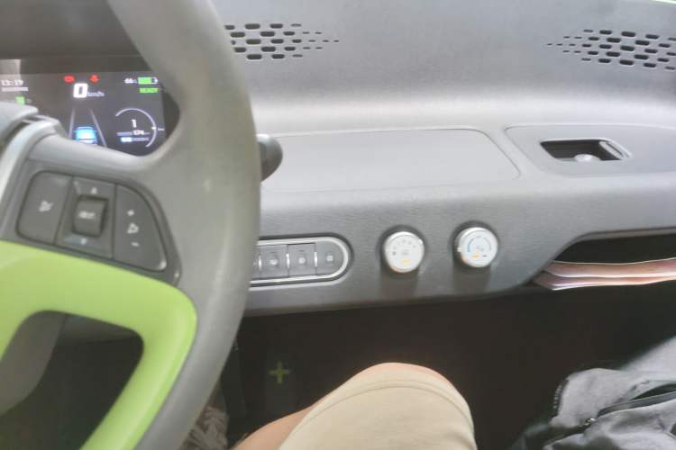 Used Baojun E100 2019 250KM Smart Drive Edition Audio And AC Panel