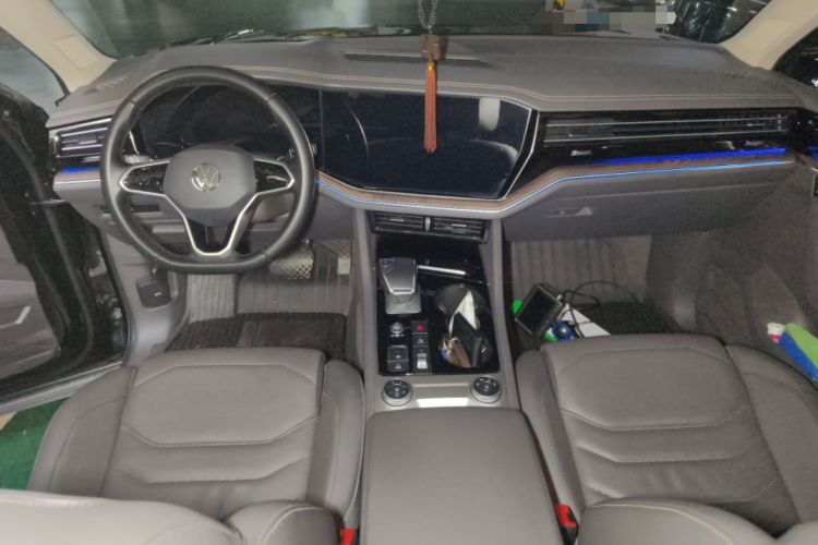 Used Volkswagen Touareg 2021 3.0 TSI Luxury Edition Black Diamond Sport Package Center Console