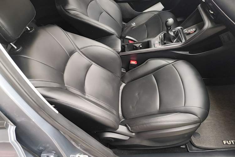 Used Roewe i5 2023 1.5L Manual Comfort Edition
