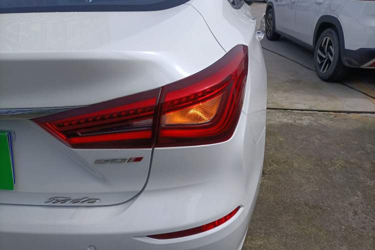 Used CHANGAN Eado 2018 1.6L GDI Manual Fashion Edition Exterior 3