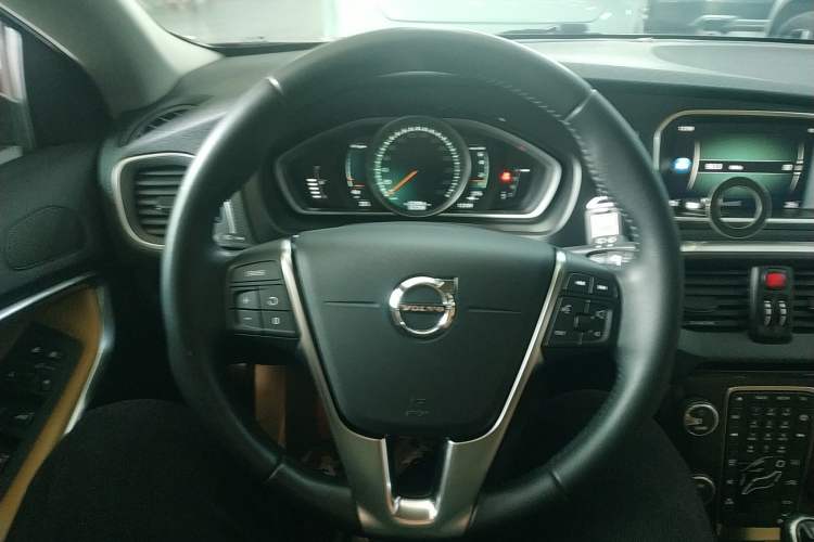 Used Volvo V40 2018 T3 Zhiyi Edition