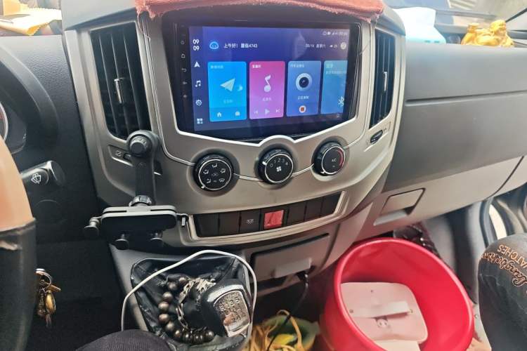 Used Dongfeng Yufeng 2020 2.3T Economy Logistics Vehicle Long Wheelbase Mid-Roof Design 5-9 Seater WP2.3
