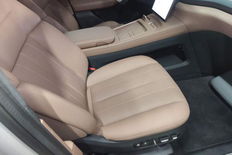 Used Nio ES8 2023 100kWh Right Front Seat
