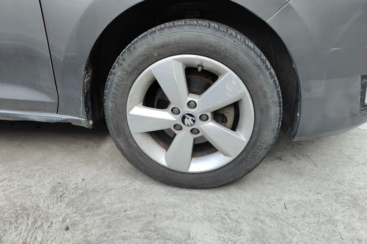 Used Skoda Rapid 2013 1.6L Automatic Smart Selection Model
