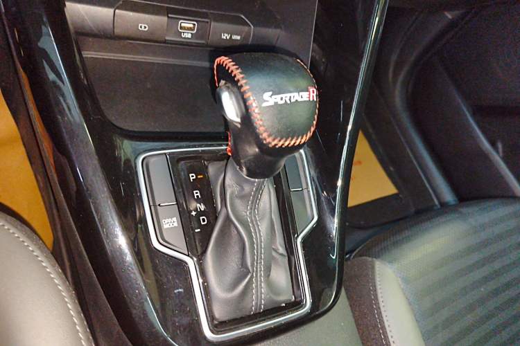 Used Kia Sportage R 2018 2.0L Automatic Smart Luxury Version China V Standard Gear Lever