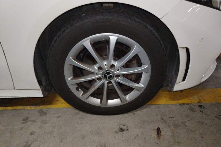 Used Mercedes-Benz A-Class 2019 A 200 L Sport Sedan Right Front Wheel Hub