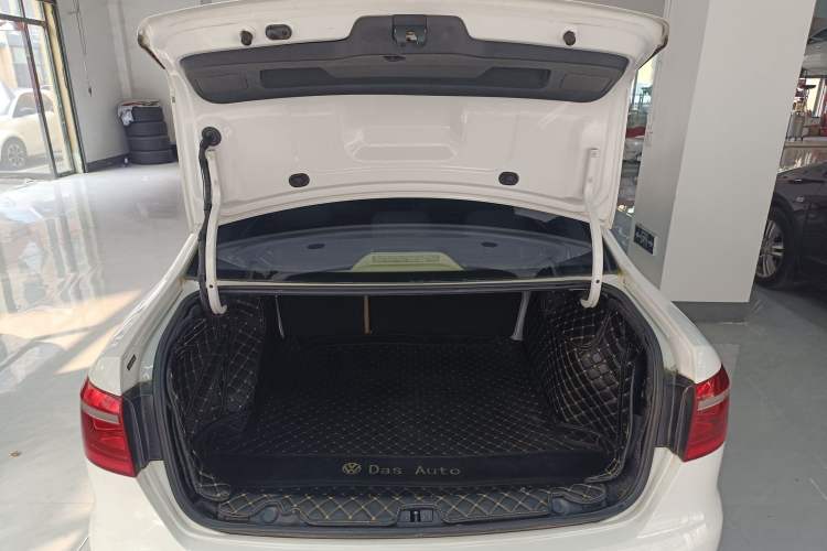 Used Volkswagen Lavida 2013 Restyled Classic 1.6L Automatic Comfort Edition