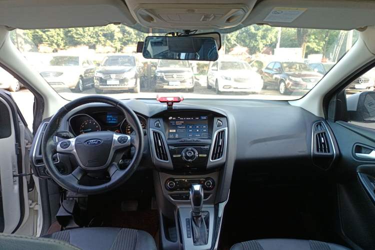 Used Ford Focus 2012 Sedan 1.6L Automatic Fashion Edition
