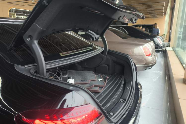 Used Mercedes-Benz E-Class New Energy 2022 Restyled E 350 e L Plug-in Hybrid Sports Sedan
