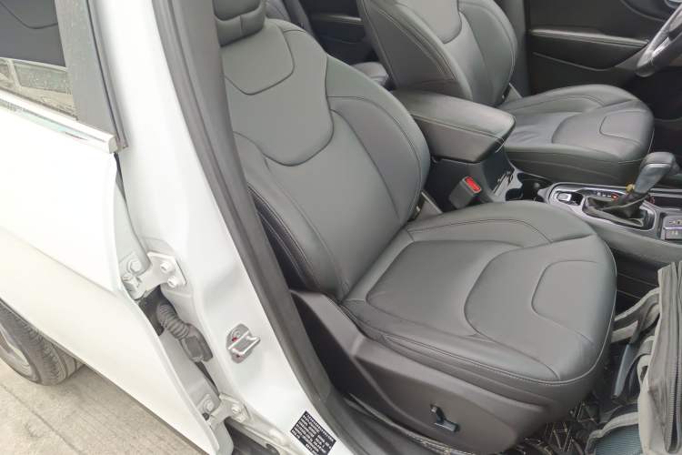 Used Jeep Cherokee 2020 2.0T Two-Wheel Drive Leading Edition