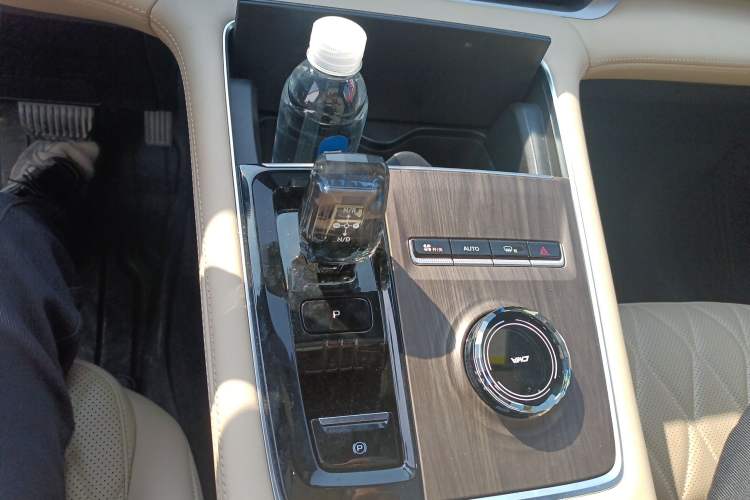 Used Geely Auto Monjaro L 2025 Dongfang Yao 2.0TD Automatic All-Wheel-Drive Wangyue Edition Gear Lever