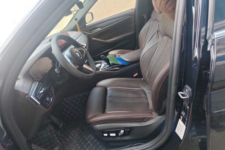 Used BMW 5 Series 2021 Restyled 530Li Luxury Edition M Sport Package Left Front Seat