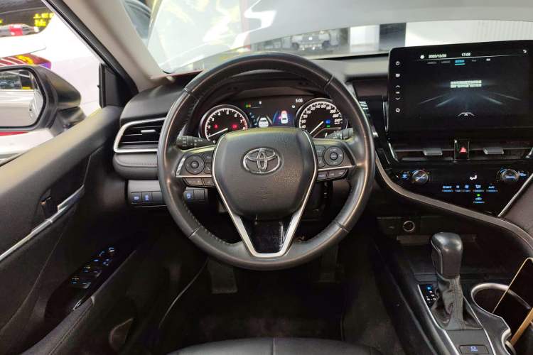 Used Toyota Camry 2023 2.0G Luxury Edition
