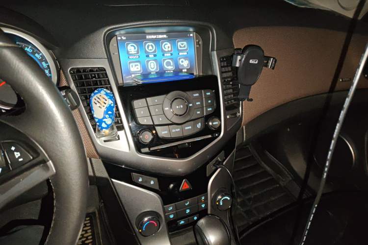 Used Chevrolet Cruze 2013 Hatchback 1.6L Automatic Luxury Model Audio And AC Panel