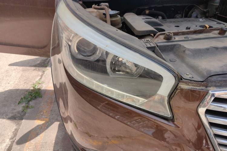 Used Huatai Santa Fe 2016 1.5T Gasoline Manual Two-Wheel Drive Smart Enjoyment i3 Model
