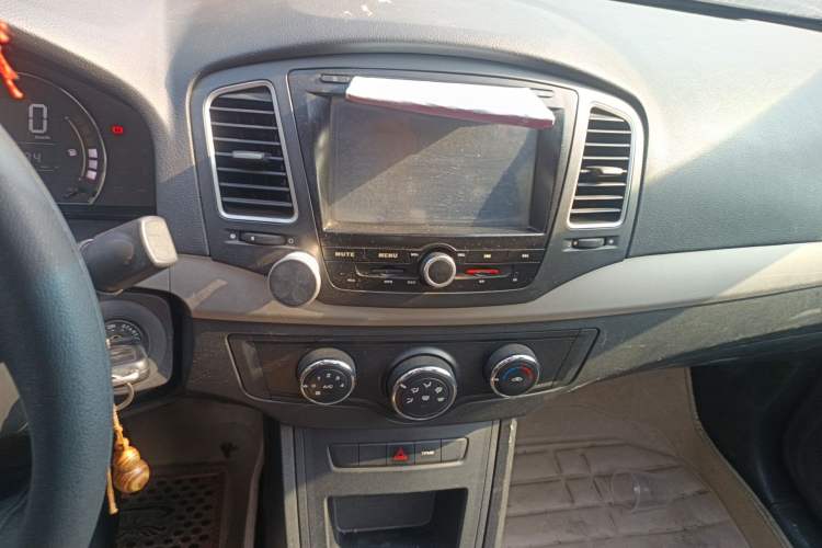 Used Roewe 350 2015 1.5L Manual Luxury Sunroof Edition