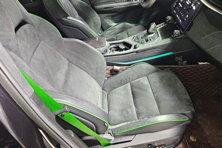 Used Lynk & Co 05 2022 05+ 2.0TD Automatic Exploration Edition Right Front Seat