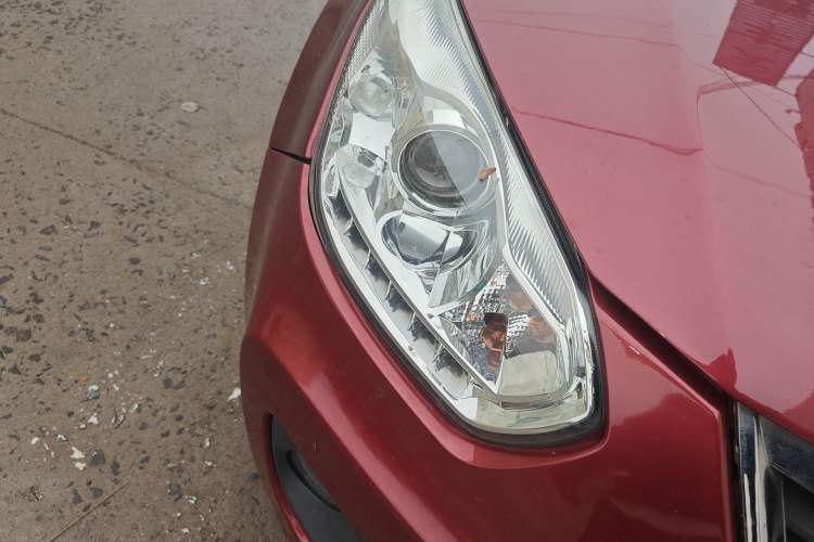 Used Chery Tiggo 2012 Elite Edition Facelift 1.6L Manual Comfort DVVT Right Front Headlight