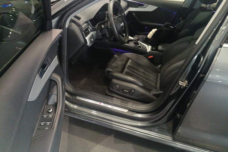 Used Audi A4L 2020 40 TFSI Luxury Dynamic Model
