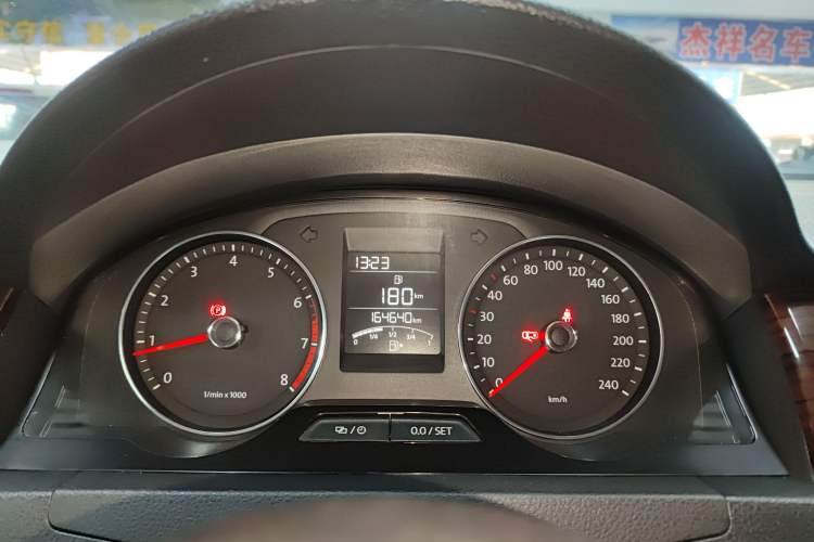 Used Volkswagen Santana 2013 1.6L Manual Luxury Edition