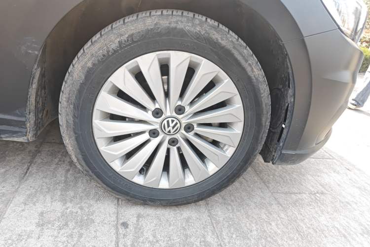 Used Volkswagen Lavida 2018 1.5L Automatic Comfort Edition China V Standard Right Front Wheel Hub
