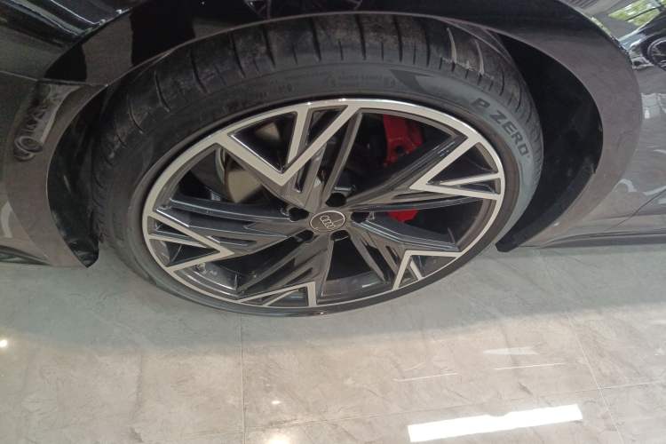 Used Audi A7L 2024 45 TFSI quattro Black Warrior Edition Left Front Wheel Hub