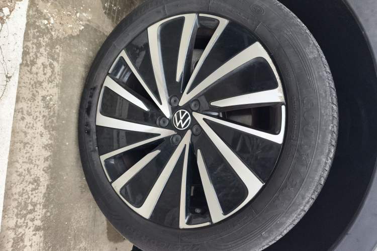 Used Volkswagen ID.4 X 2021 Pro Smart Long-Range Edition Right Front Wheel Hub