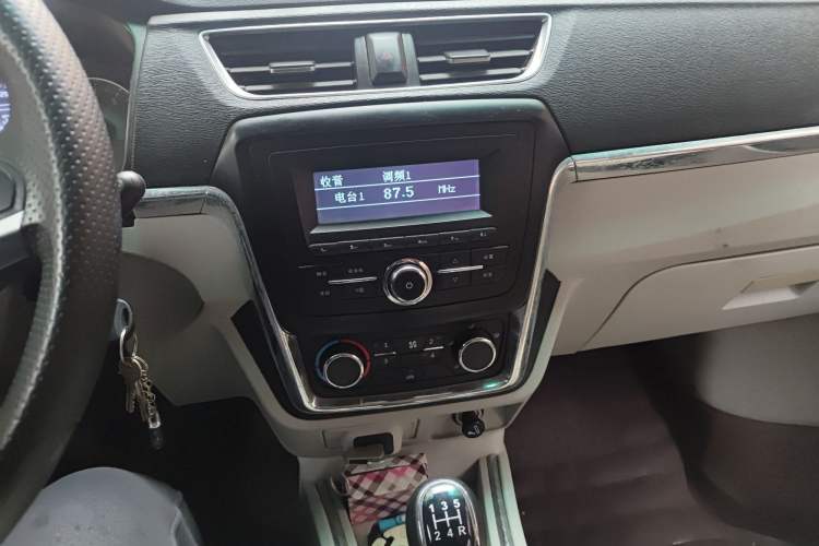 Used Jinbei New Hiace X30L 2018 1.5L Box Truck Wealth Edition DLCG14 Audio And AC Panel