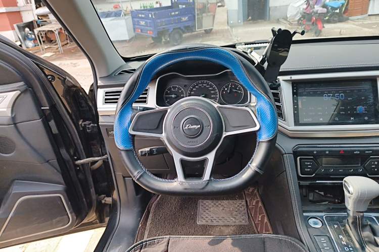 Used Zotye Domy X7 2017 1.8T DCT Luxury Model Steering Wheel