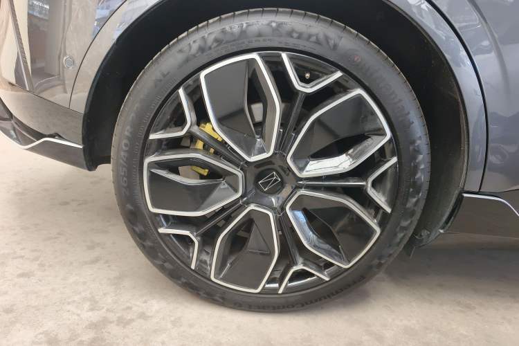 Used Avatr 11 2023 HarmonyOS Version Smart Enjoyment Upgrade Model 90-Degree Rear-Wheel Drive Edition