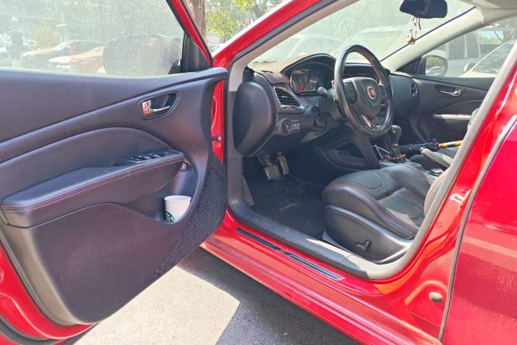 Used Fiat Viaggio 2015 1.4T Automatic Enjoyment Edition Driver Seat