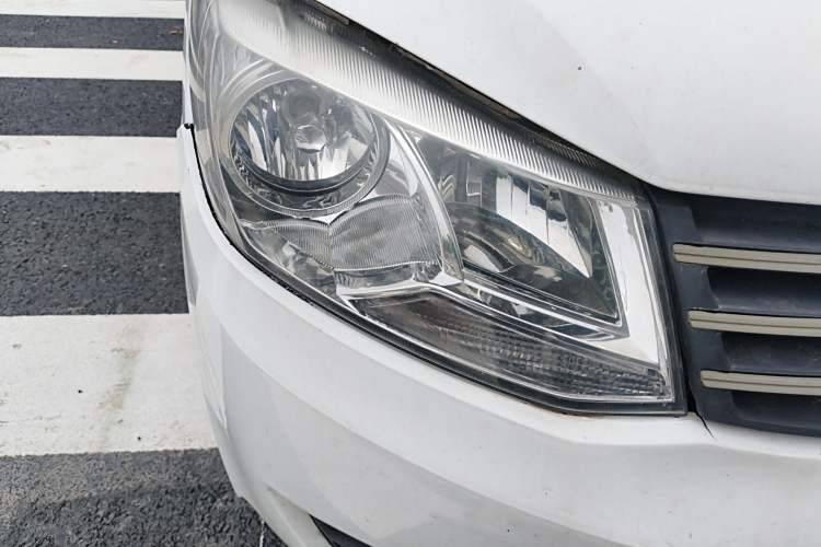 Used Dongfeng Fengon 330 2014 1.5L Manual Utility Version DK15 Right Front Headlight