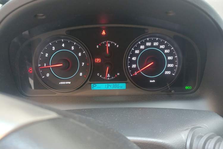 Used Chevrolet Captiva 2014 2.4L 4x4 Flagship Edition 7 Seats Odometer Close Up