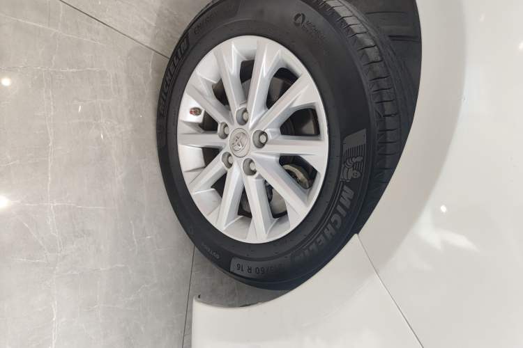 Used Toyota Camry 2015 2.0G Premier Edition Right Front Wheel Hub