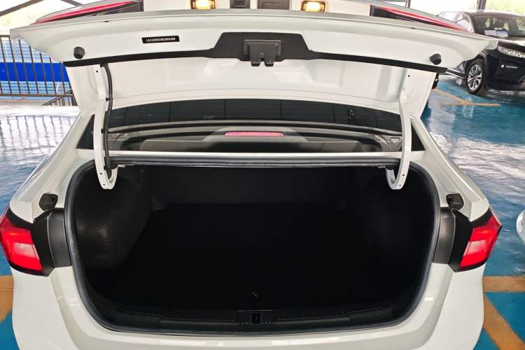 Used Roewe i5 2020 1.5L Manual 4G Connect Luxury Edition