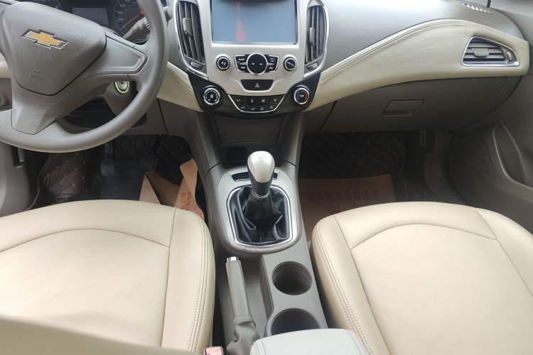 Used Chevrolet Cruze 2015 1.5L Manual Fashion Edition
