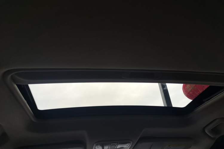 Used Dongfeng Fengon 580 2017 1.5T Manual Luxury Model Headliner