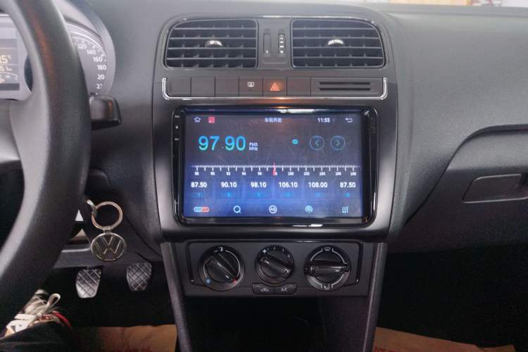 Used Volkswagen Polo 2014 1.4L Manual Fashion Edition Audio And AC Panel