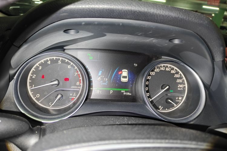 Used Toyota Camry 2018 2.5G Luxury Edition Odometer Close Up