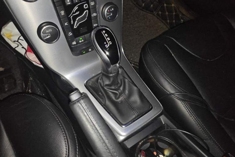 Used Volvo V40 2017 T3 Zhiya Edition Gear Lever