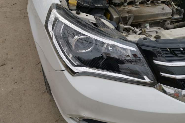 Used Geely Auto Diamond 2016 1.5L Manual Elite Version China IV Standard
