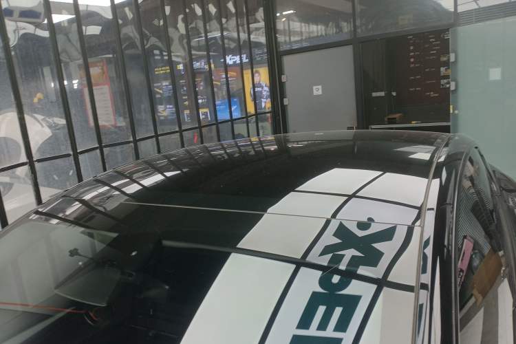 Used Tesla Model Y 2023 Rear-Wheel-Drive Version Roof