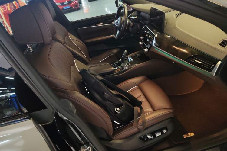 Used BMW 6 Series GT 2021 630i M Sport Grand Touring Edition Right Front Seat