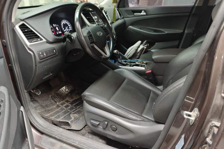 Used Hyundai Tucson 2015 1.6T Dual-Clutch Two-Wheel-Drive Smart Model Driver Seat