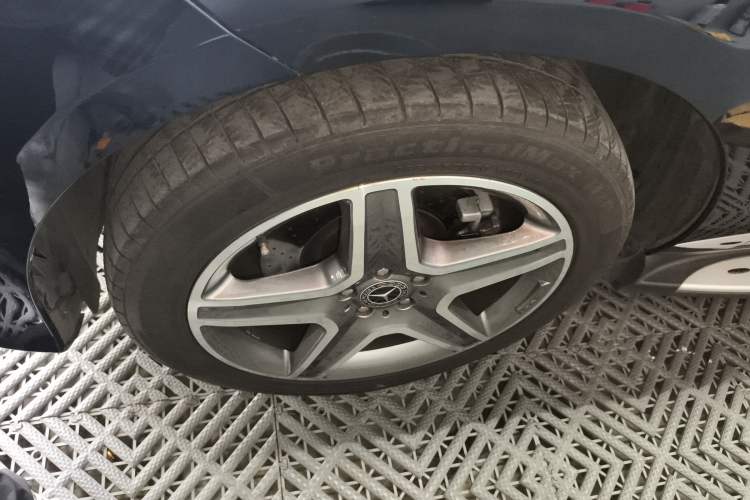 Used Mercedes-Benz GLE 2017 GLE 400 4MATIC Left Front Wheel Hub