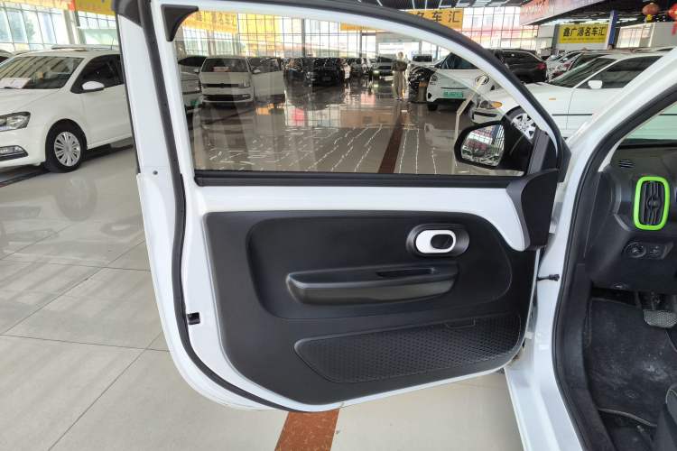 Used Roewe Clever 2021 302 km New Four-Seater Super-Efficient Version