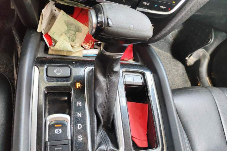 Used GAC Trumpchi GS8 2017 320T Two-Wheel Drive Luxury Smart Connectivity Version (7 Seats) Gear Lever